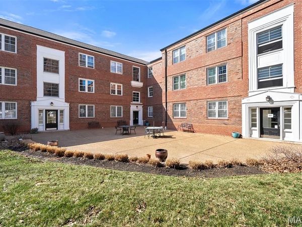 923 S Hanley Road, Unit E, Clayton, MO 63105