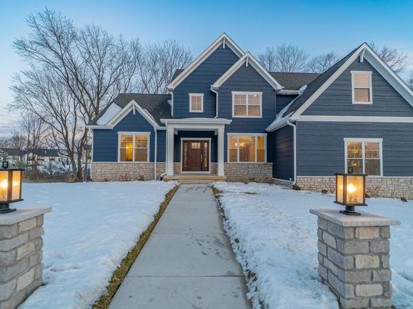 2900 Whispering Brook Lane, Valparaiso, IN 46385