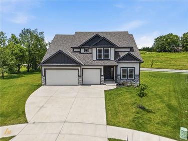 1972 Longview Drive, Liberty, MO 64068