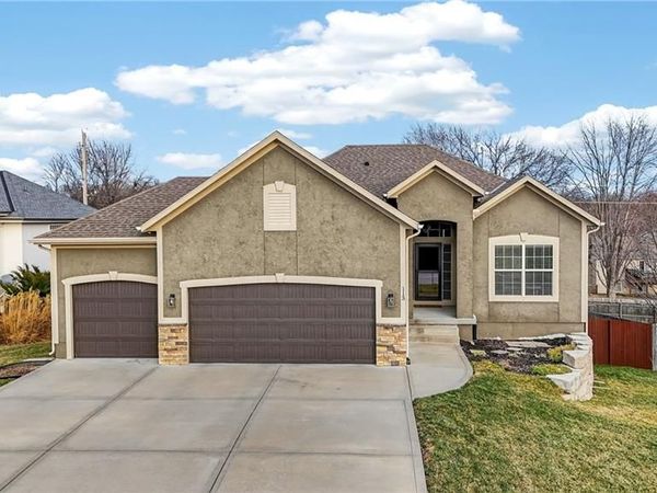 113 N Eastglen Drive, Raymore, MO 64083