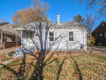 18591 Kingsville Street, Harper Woods, MI 48225