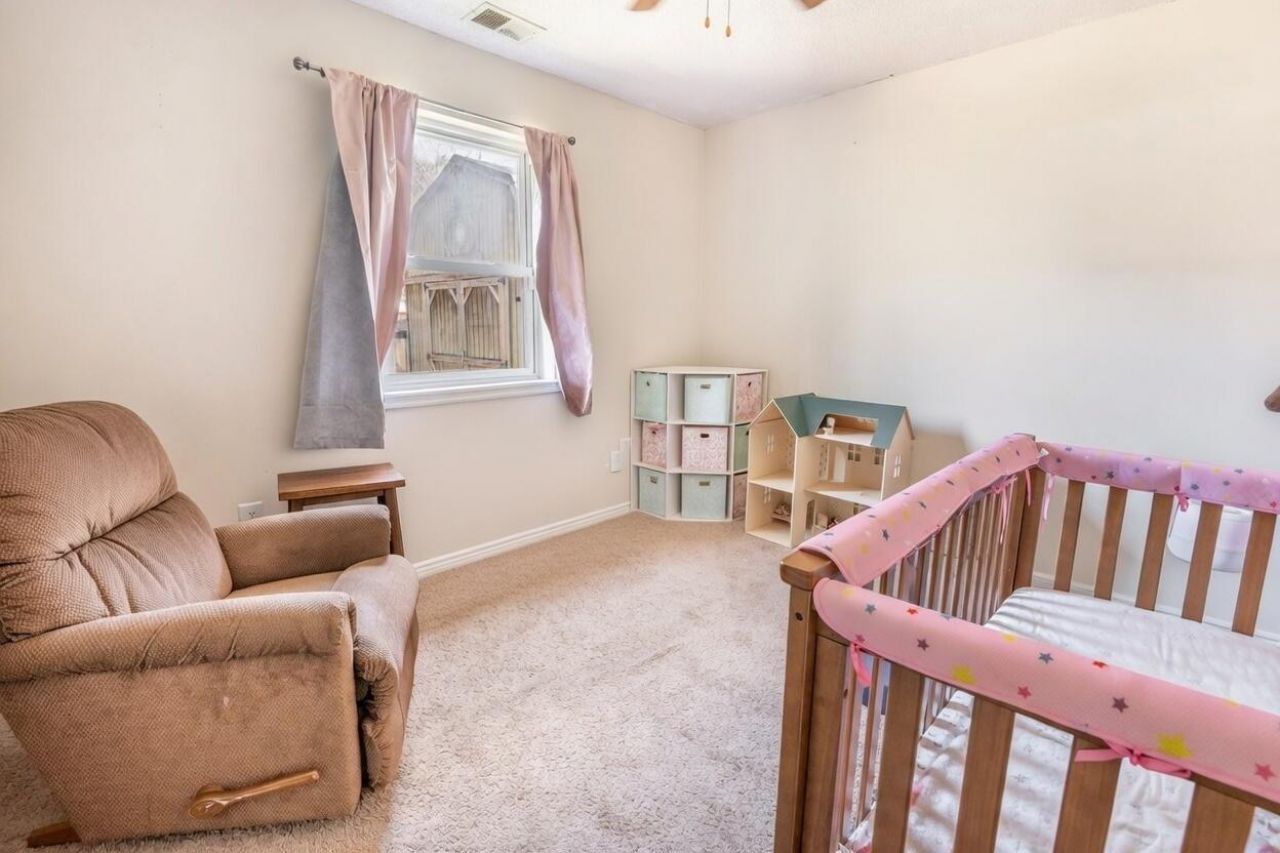 413 S Pandora Drive Photo 5