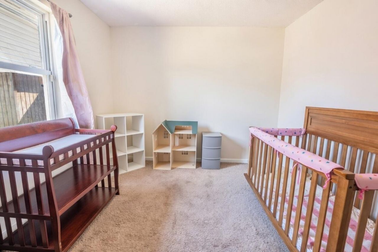 413 S Pandora Drive Photo 6