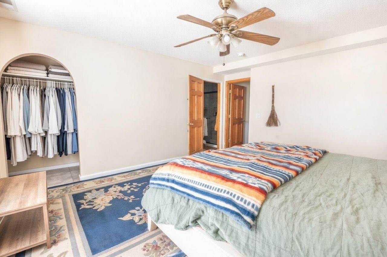 413 S Pandora Drive Photo 9