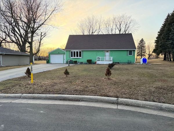 1025 Pershing Boulevard, Worthington, MN 56187