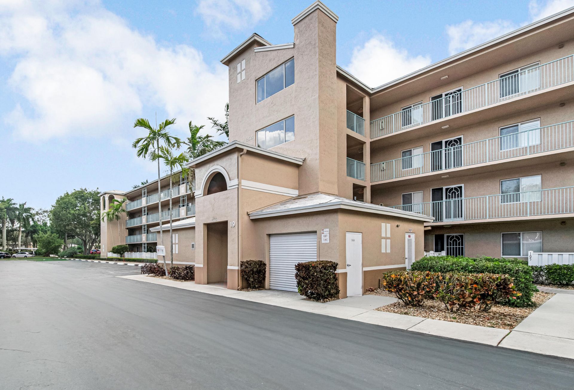 12565 Imperial Isle Drive, Unit 208, Boynton Beach, FL 33437 Photo