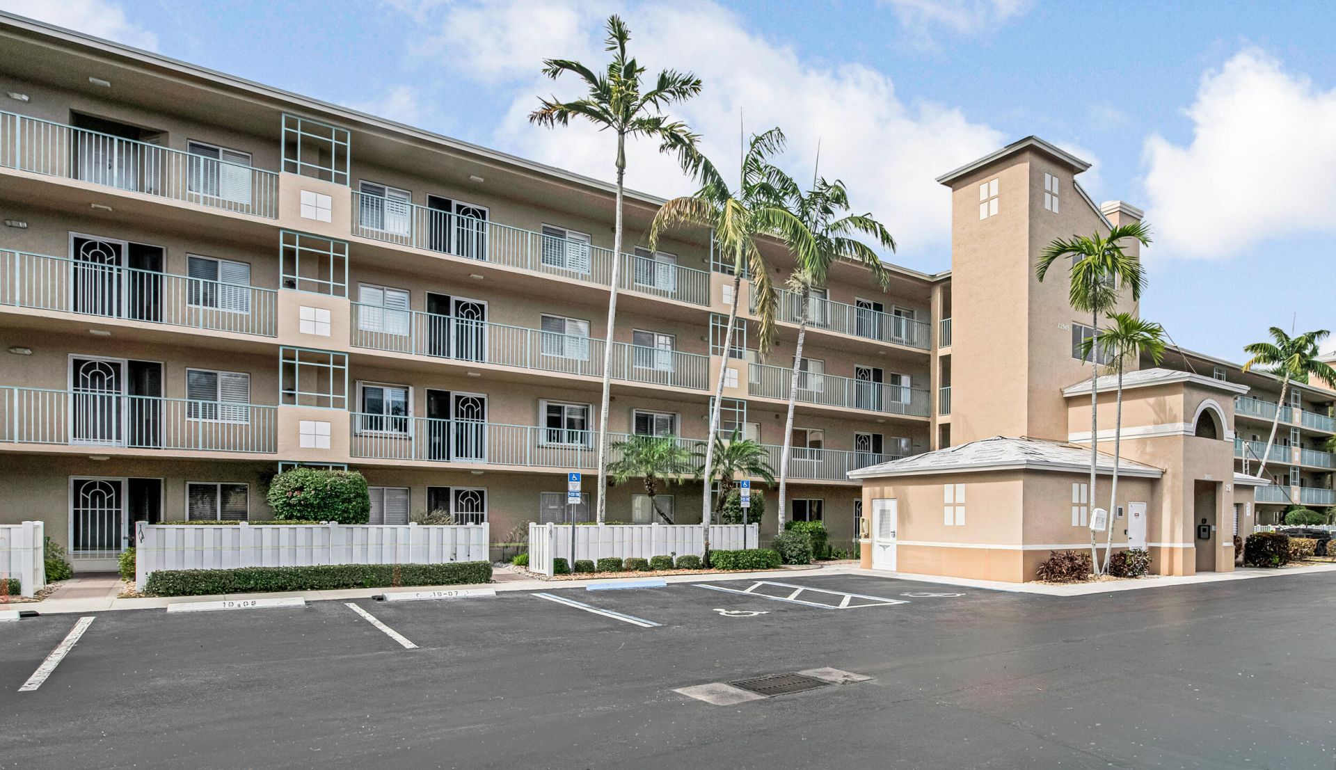 12565 Imperial Isle Drive, Unit 208, Boynton Beach, FL 33437 Photo