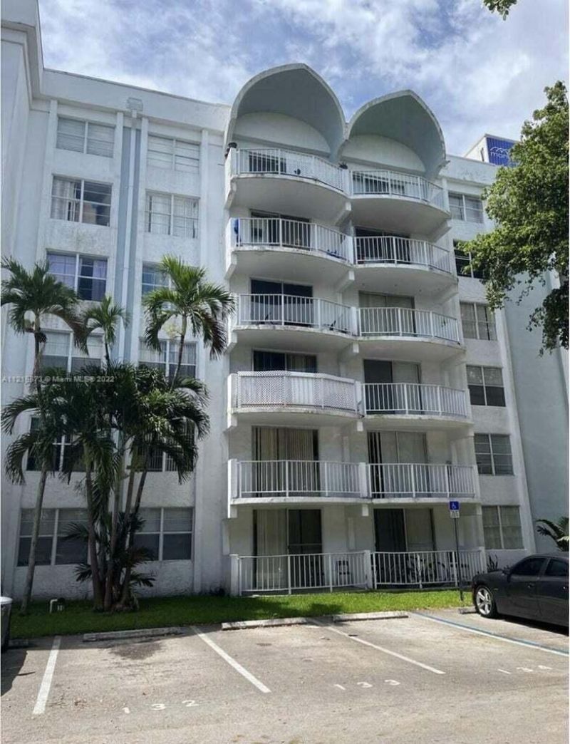 484 NW 165th St Road, Unit A-211, Miami, FL 33169 Photo
