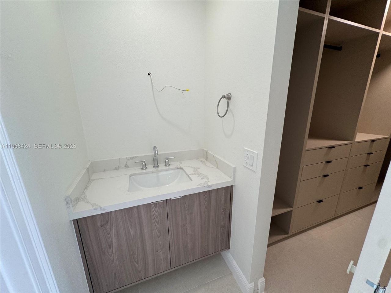 1900 W 54th St , Unit 219, Hialeah, FL 33012 Photo