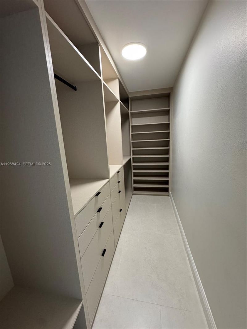 1900 W 54th St , Unit 219, Hialeah, FL 33012 Photo