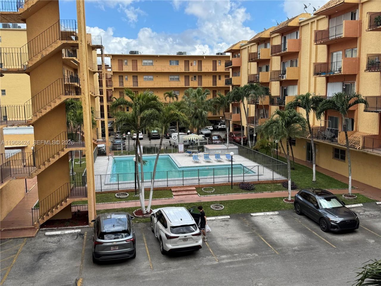 1900 W 54th St , Unit 219, Hialeah, FL 33012 Photo