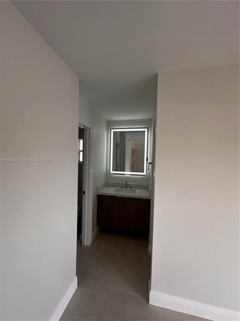 1900 W 54th St , Unit 219, Hialeah, FL 33012 Photo
