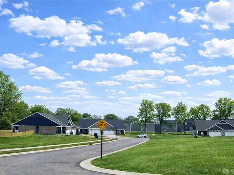 5013 Waterford Lane, Middletown, OH 45042 Photo 2