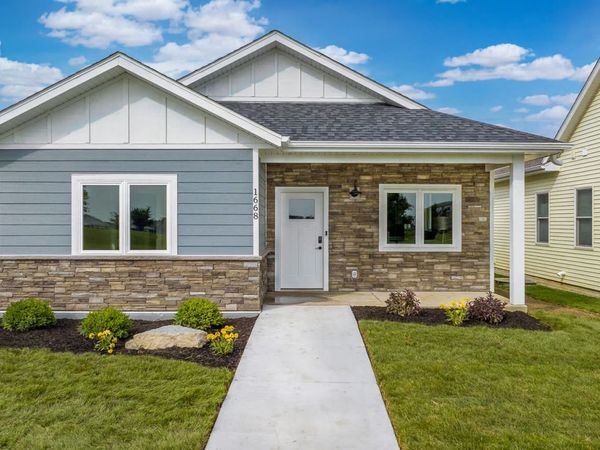 1668 Olde Brandy Lane, Davenport, IA 52807