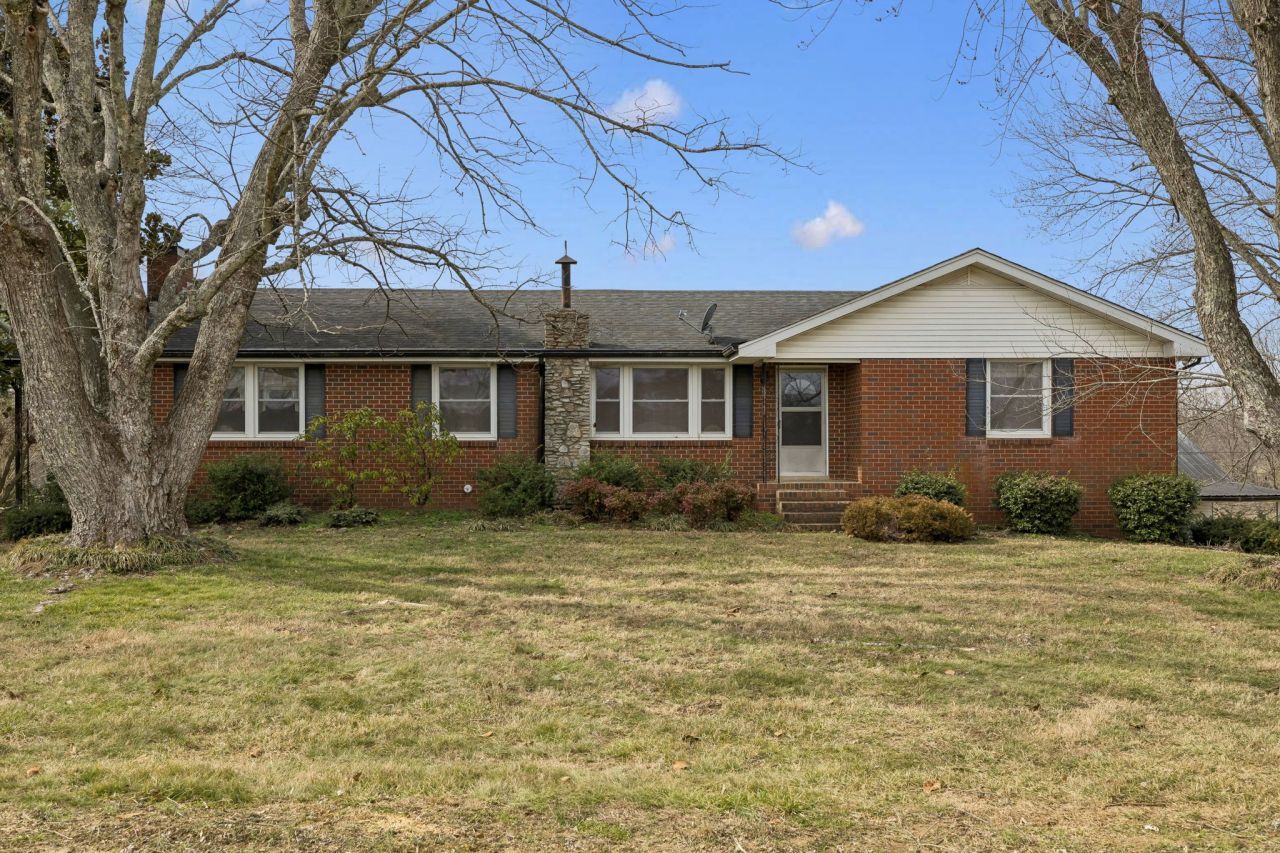 526 W Boiling Springs Rd  Portland, TN 37148