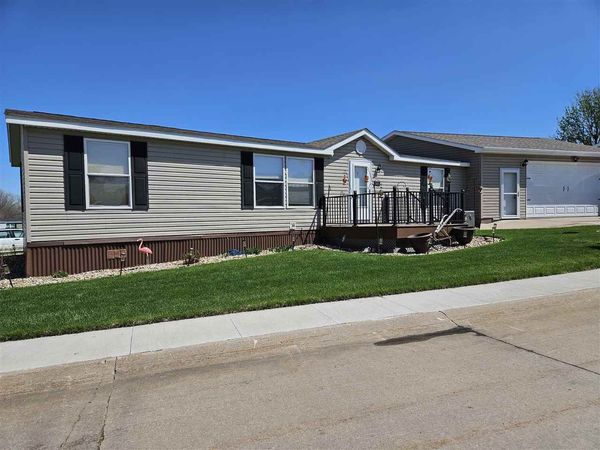 343 Mosswood lane, Iowa City, IA 52246