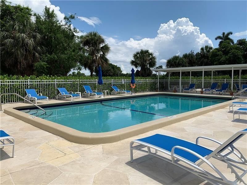 250 Jacaranda Drive, Unit 203, Plantation, FL 33324 Photo