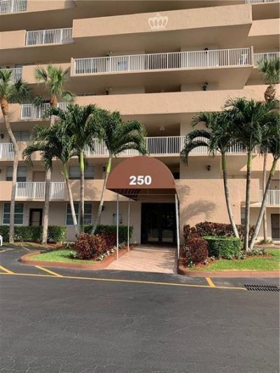 250 Jacaranda Drive, Unit 203, Plantation, FL 33324 Photo