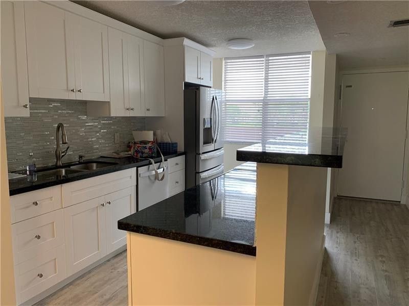 250 Jacaranda Drive, Unit 203, Plantation, FL 33324 Photo