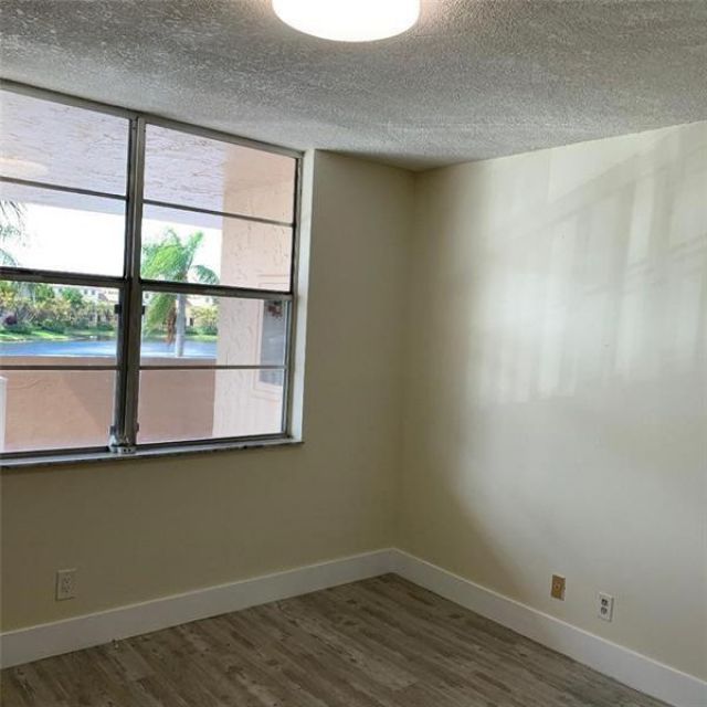 250 Jacaranda Drive, Unit 203, Plantation, FL 33324 Photo