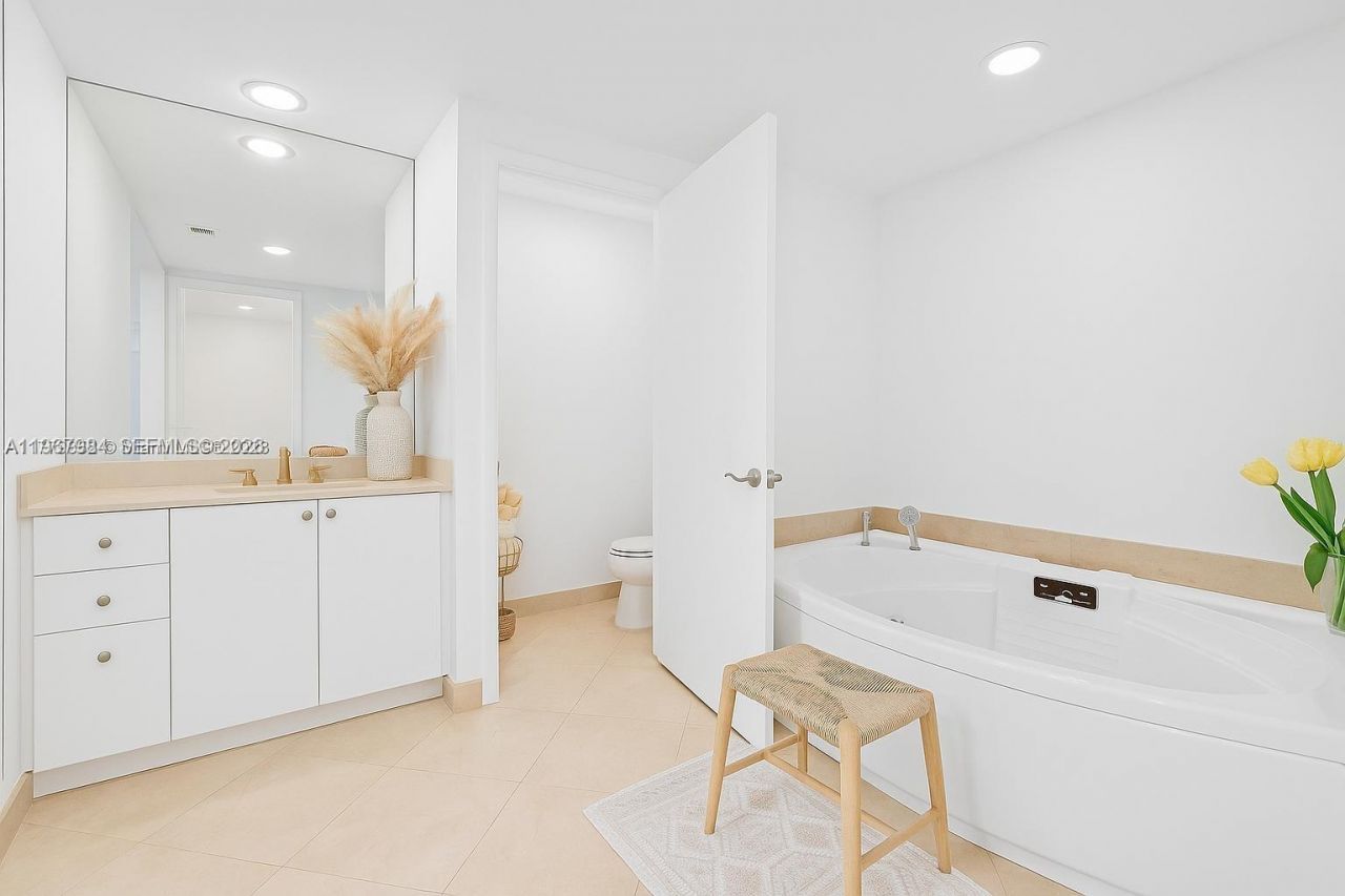 781 Crandon Blvd , Unit 106, Key Biscayne, FL 33149 Photo