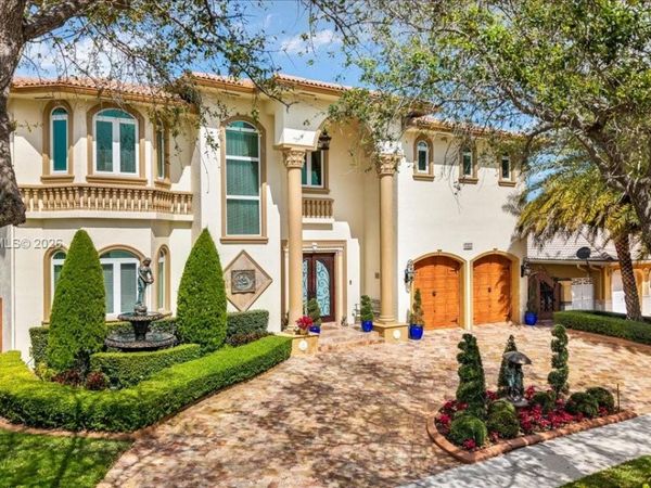 7851 NW 166th Ter, Miami Lakes, FL 33016