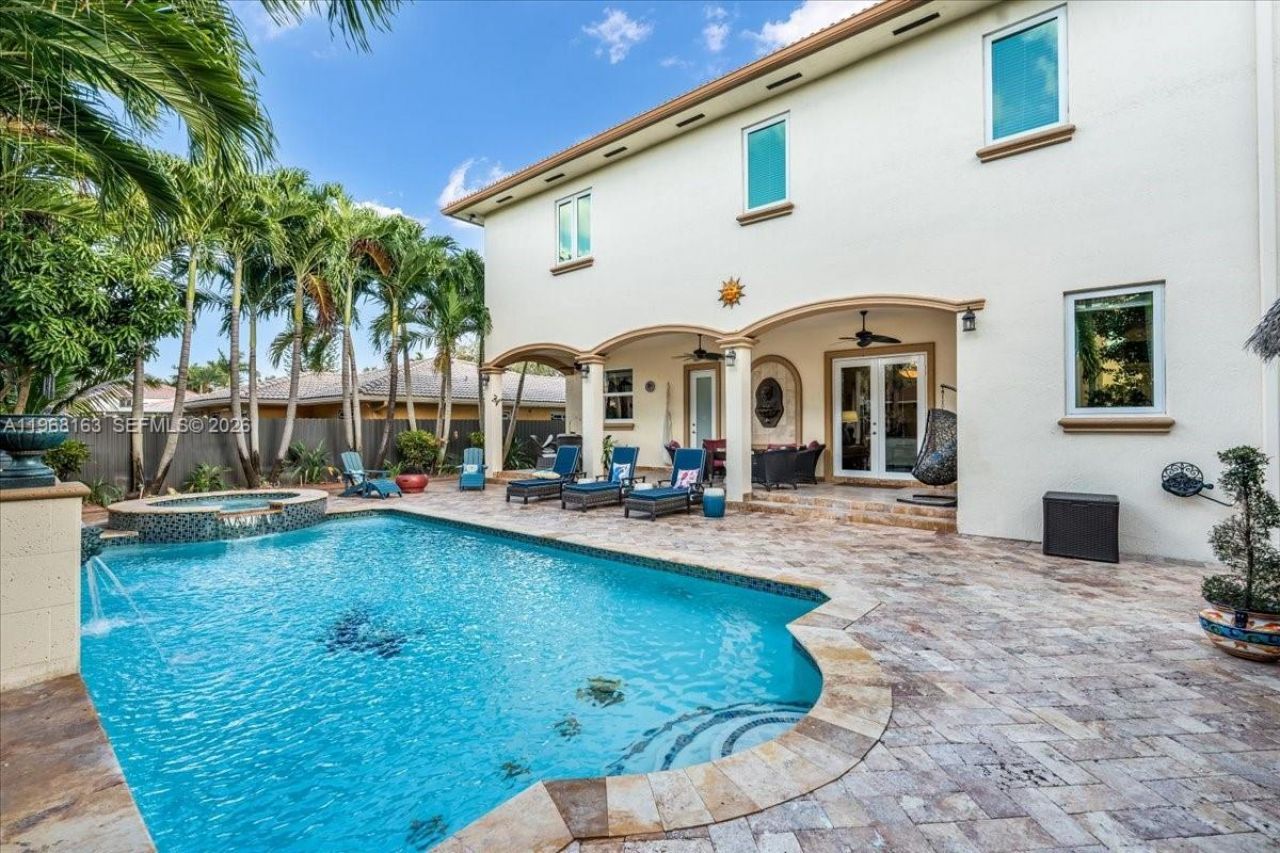 7851 NW 166th Ter, Miami Lakes, FL 33016 Photo