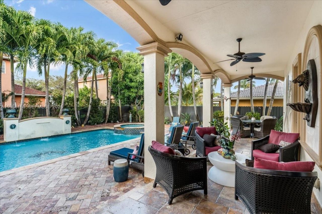 7851 NW 166th Ter, Miami Lakes, FL 33016 Photo