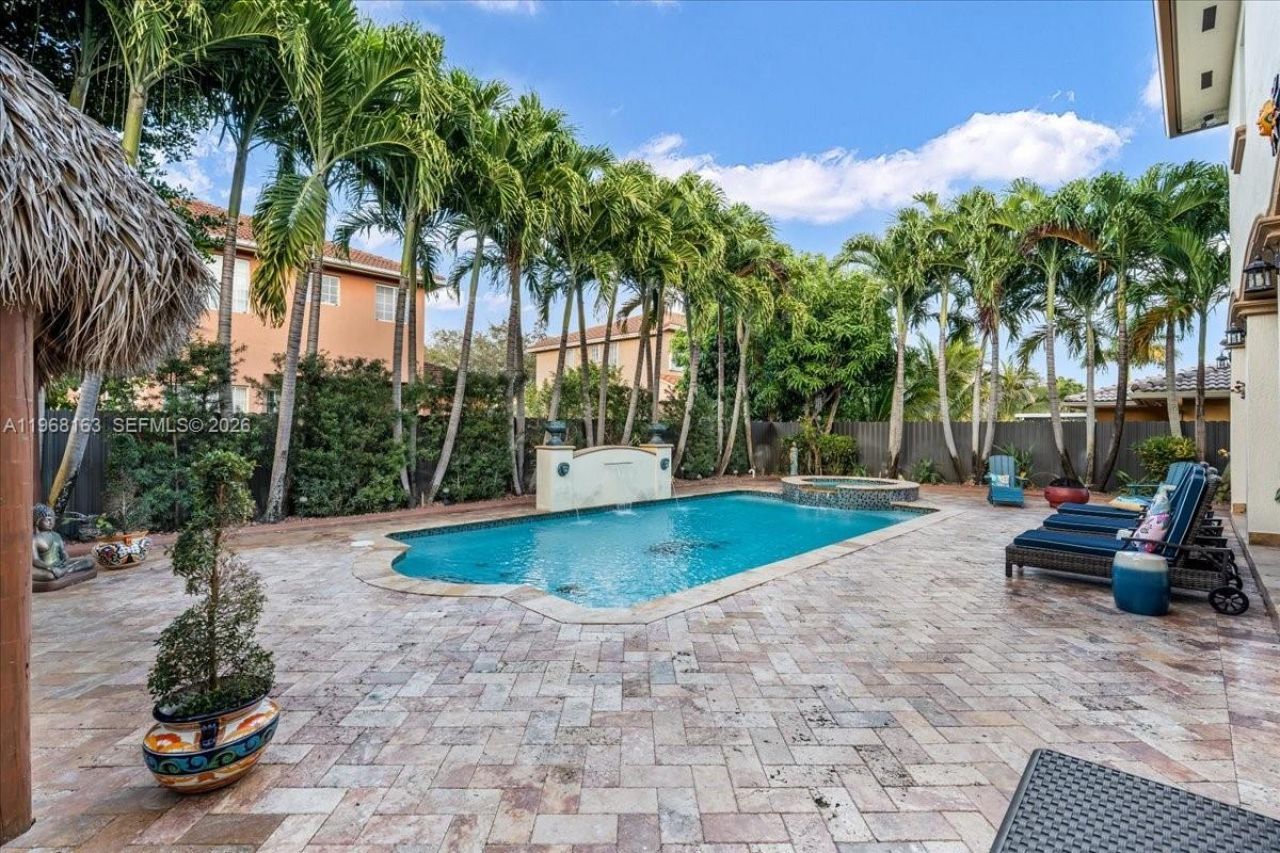 7851 NW 166th Ter, Miami Lakes, FL 33016 Photo