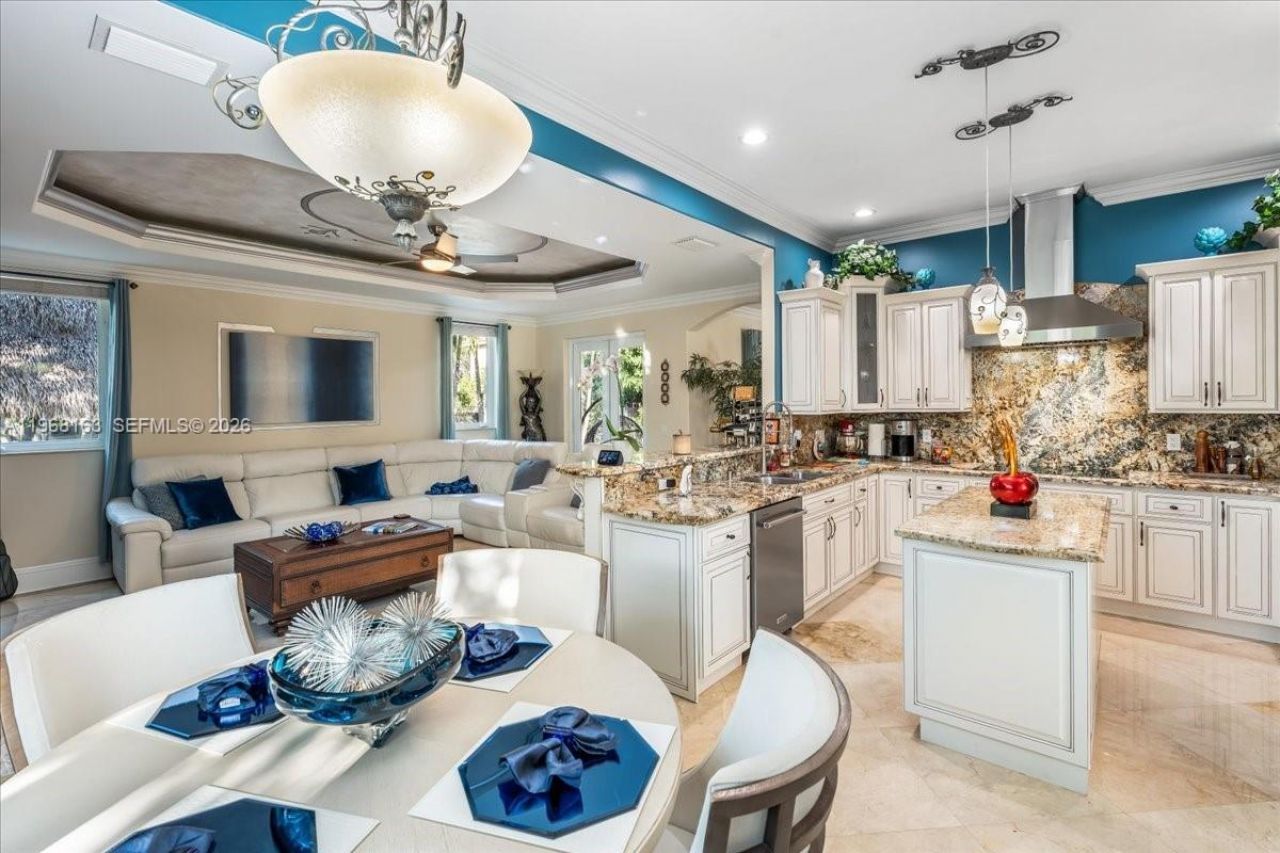 7851 NW 166th Ter, Miami Lakes, FL 33016 Photo