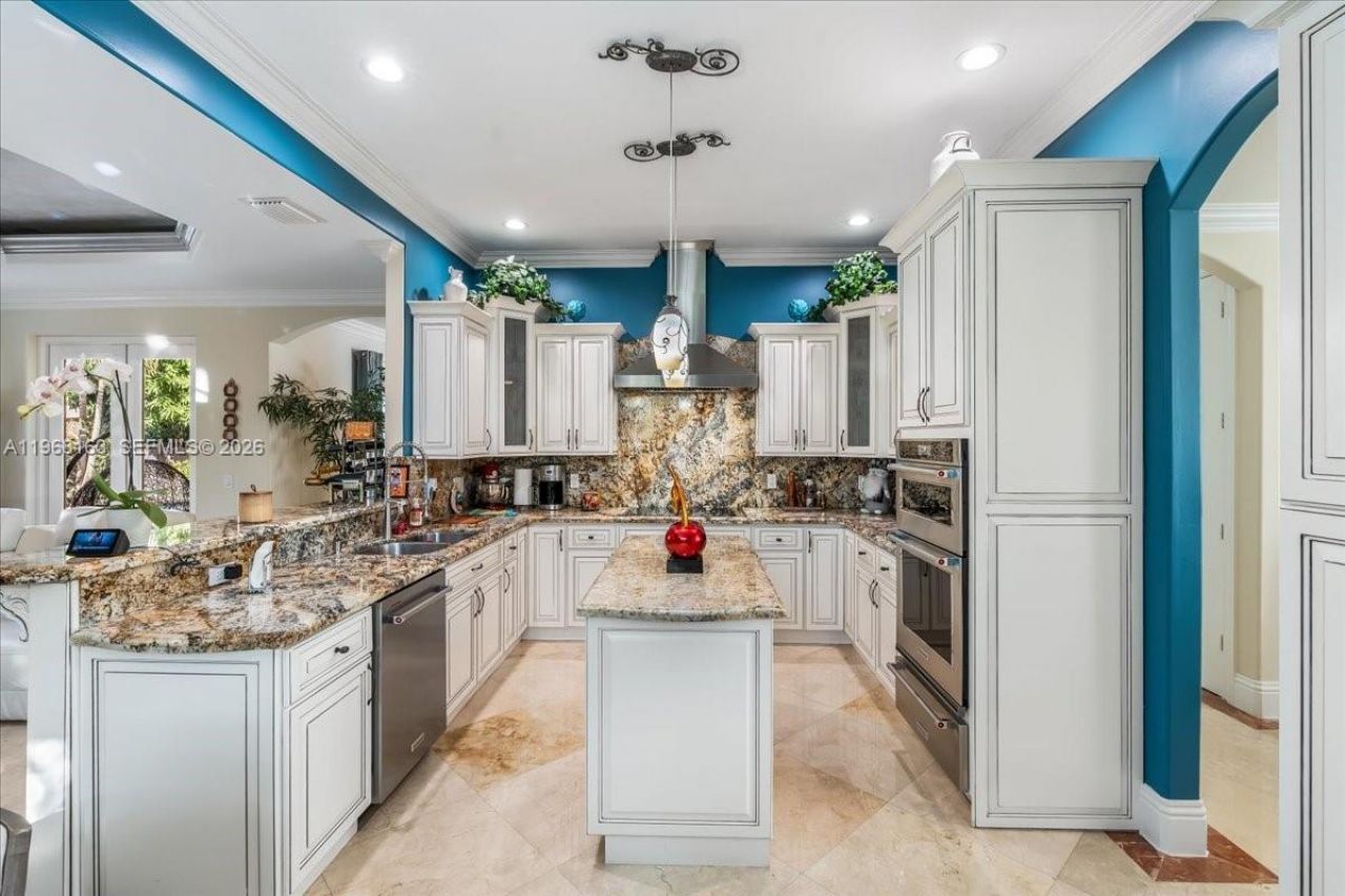 7851 NW 166th Ter, Miami Lakes, FL 33016 Photo