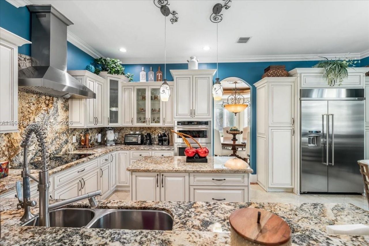 7851 NW 166th Ter, Miami Lakes, FL 33016 Photo