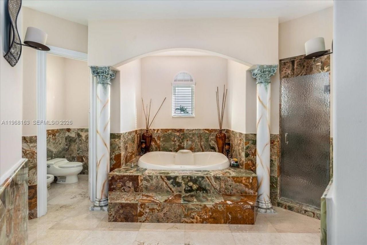 7851 NW 166th Ter, Miami Lakes, FL 33016 Photo