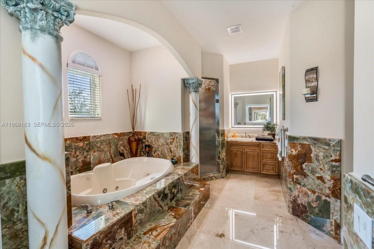 7851 NW 166th Ter, Miami Lakes, FL 33016 Photo