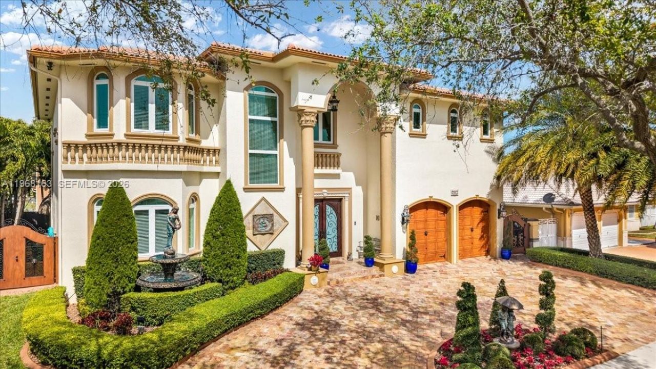 7851 NW 166th Ter, Miami Lakes, FL 33016 Photo