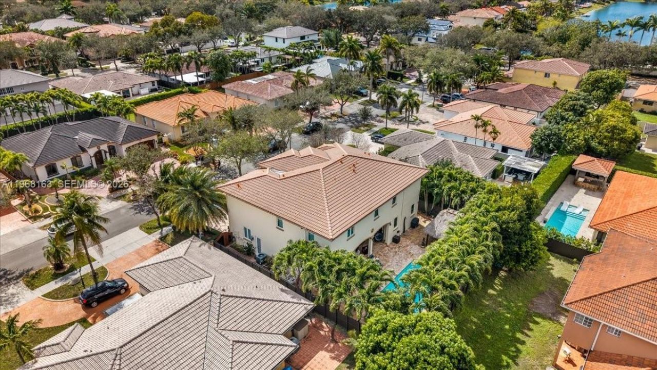 7851 NW 166th Ter, Miami Lakes, FL 33016 Photo