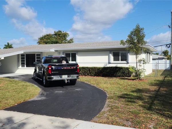 2915 NW 183rd St , Miami Gardens, FL 33056