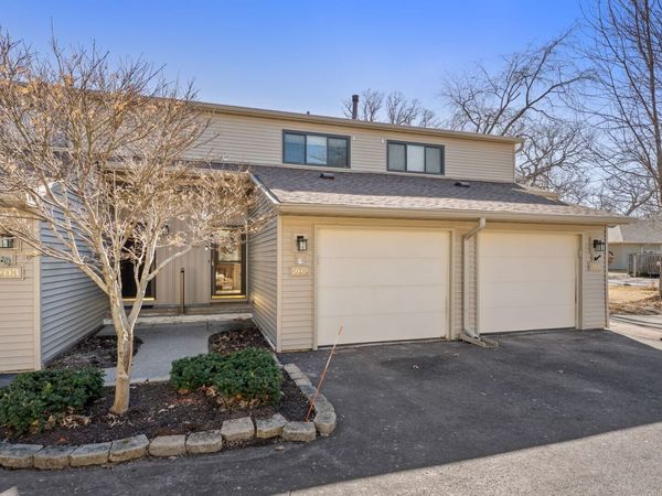 2809 12th Avenue, Unit 202, Rock Island, IL 61201