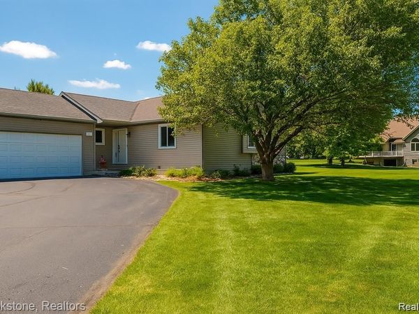 10178 Hawthorne Circle, Atlas Twp, MI 48438