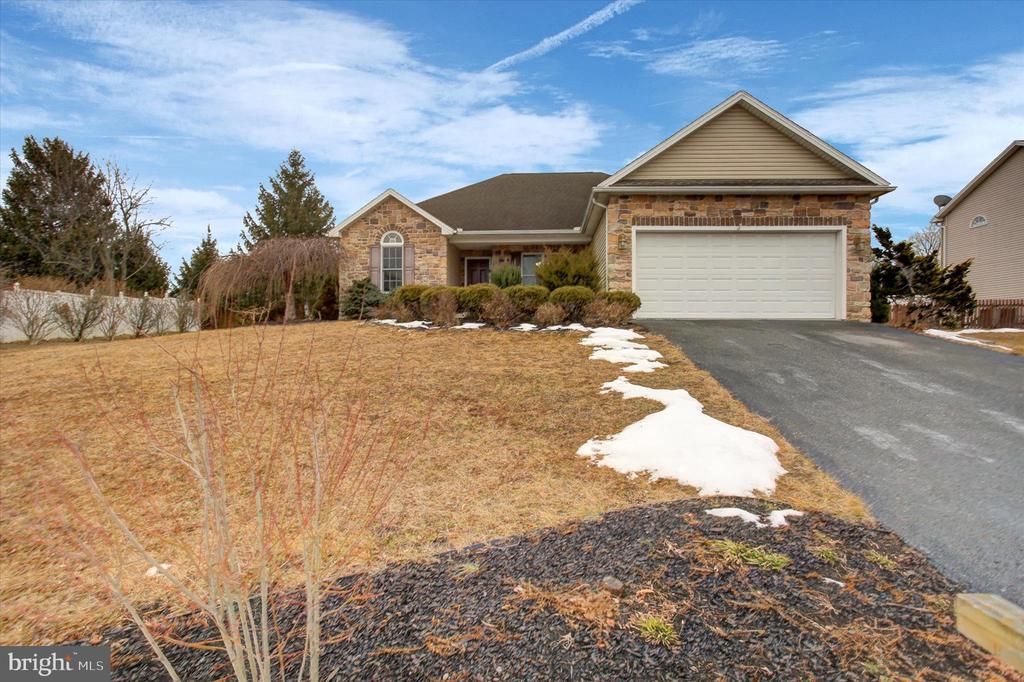 18 Sir William Drive, Newville, PA 17241 Main Photo