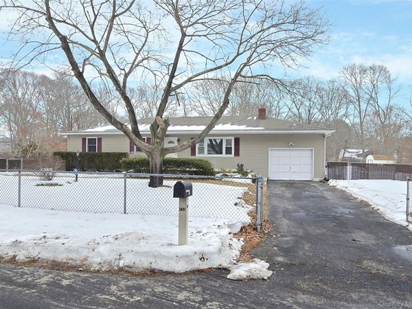 143 Hawthorne Street , Mastic, NY 11950