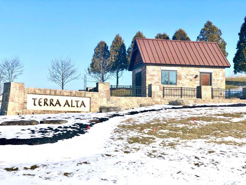 201 Via Veneto, Delaware, OH 43015 Photo 2