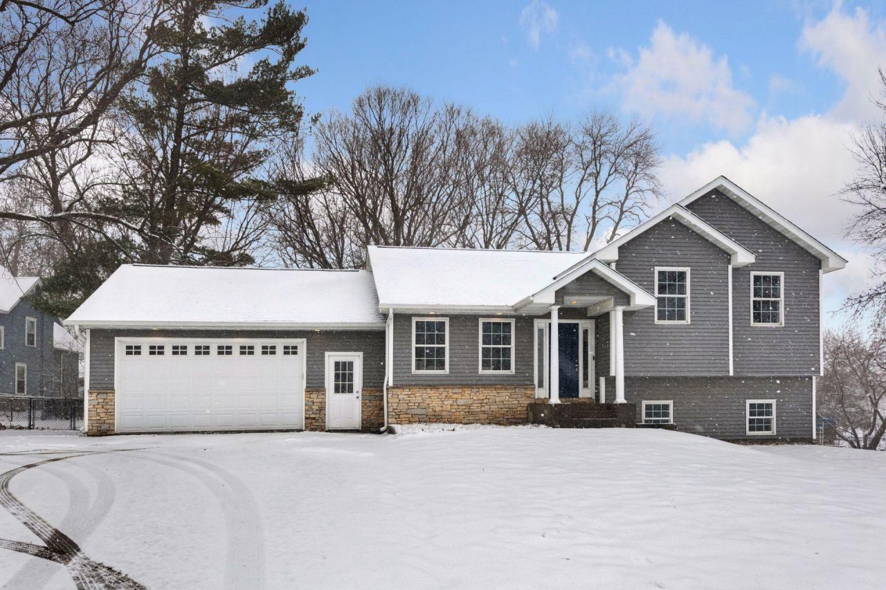 305 County Road 10 Se, Watertown, MN 55388 Main Photo