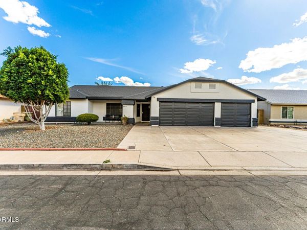 8851 W KEIM Drive, Glendale, AZ 85305