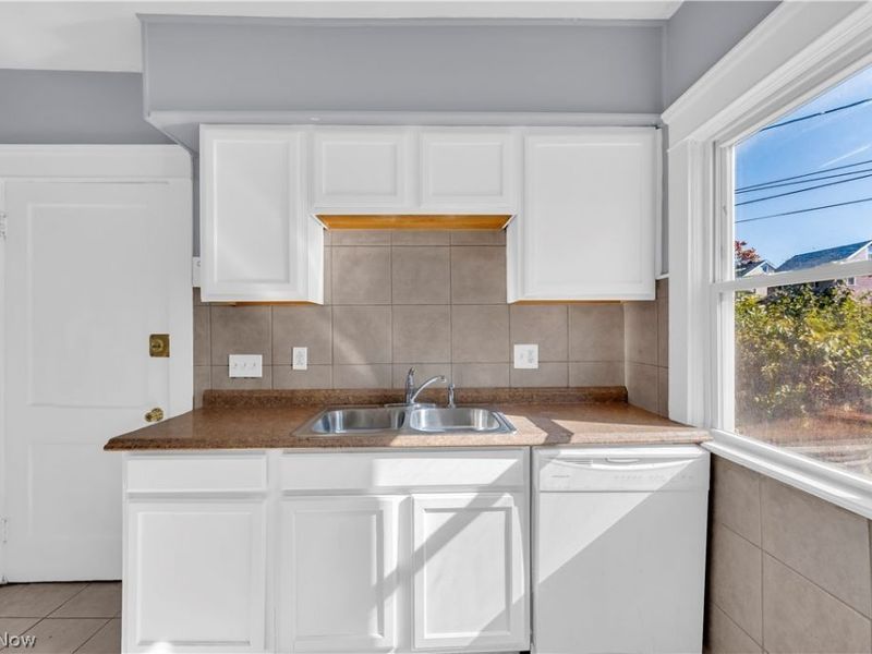 8113 Garfield Boulevard, Unit 1/DN, Cleveland, OH 44125 Photo 12