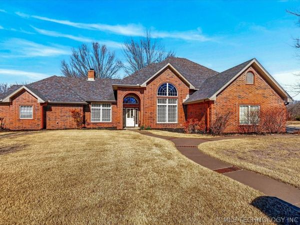 2501 Kingston Drive, Bartlesville, OK 74006