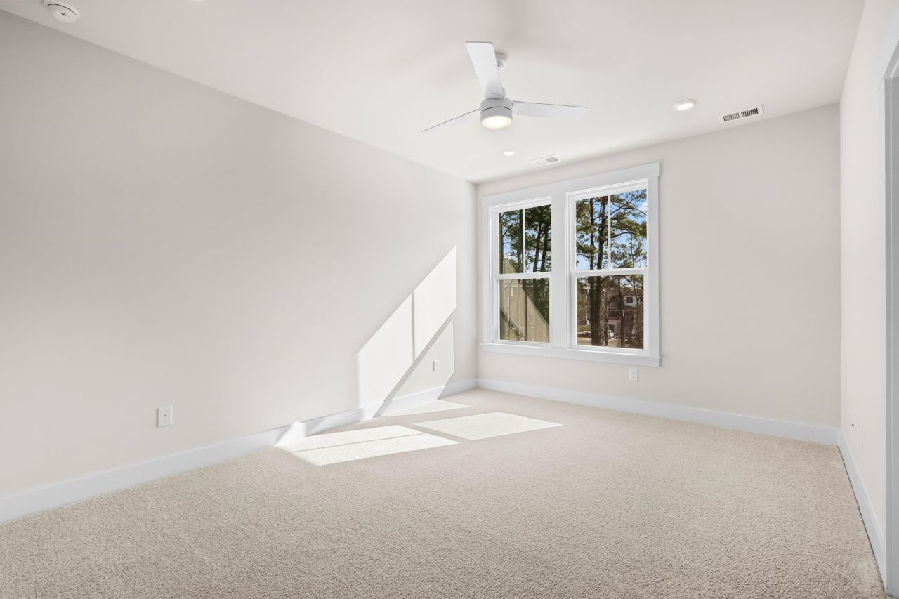 319 Crossing Ct. Photo 18