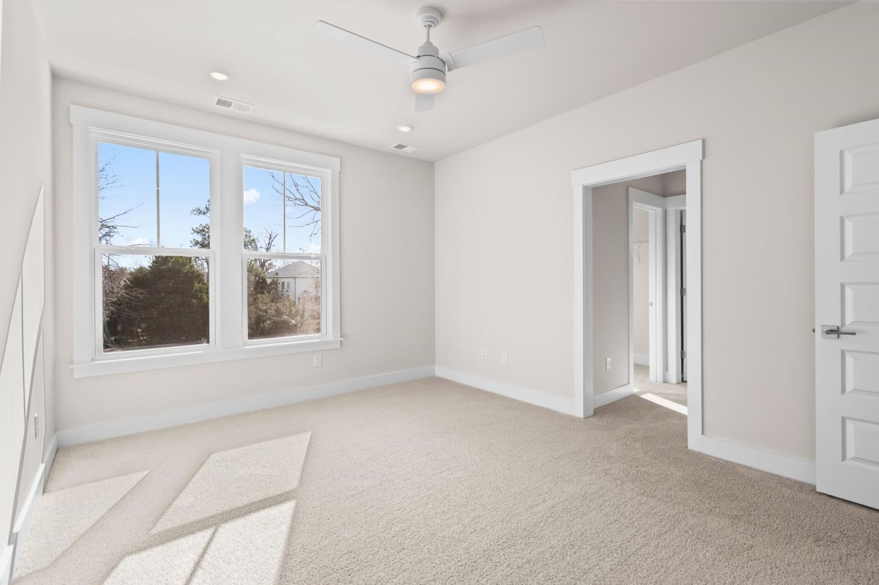 319 Crossing Ct. Photo 19