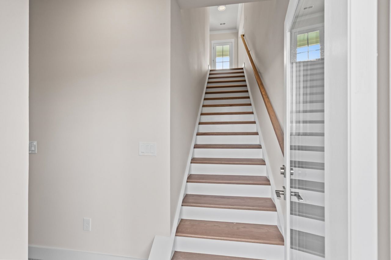 319 Crossing Ct. Photo 29