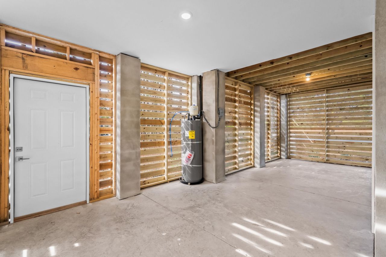 319 Crossing Ct. Photo 36